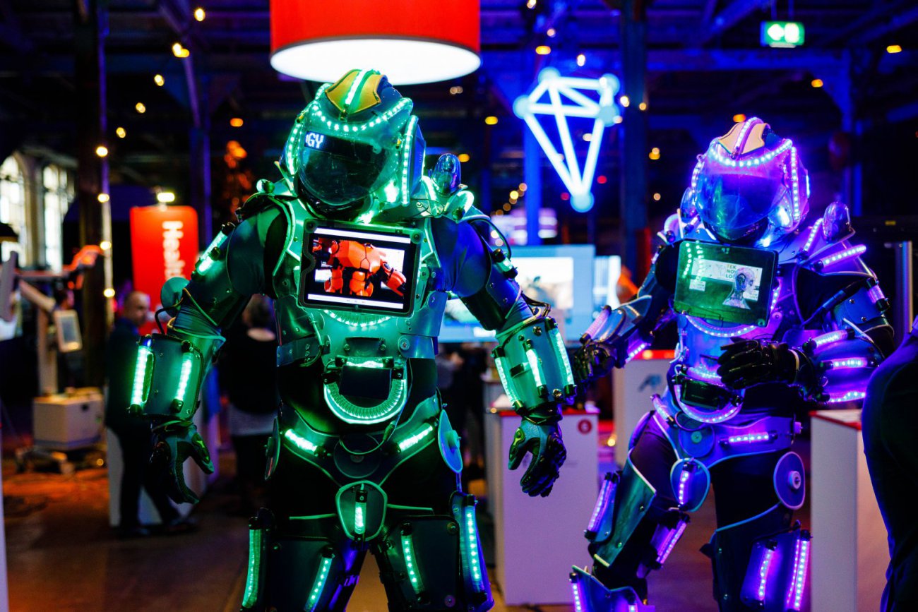 NWO TEKNOWLOGY robots